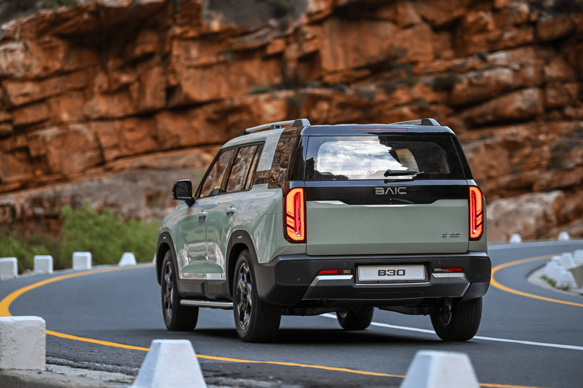 BAIC B30 Roof Rack and Fixed Side Pedals