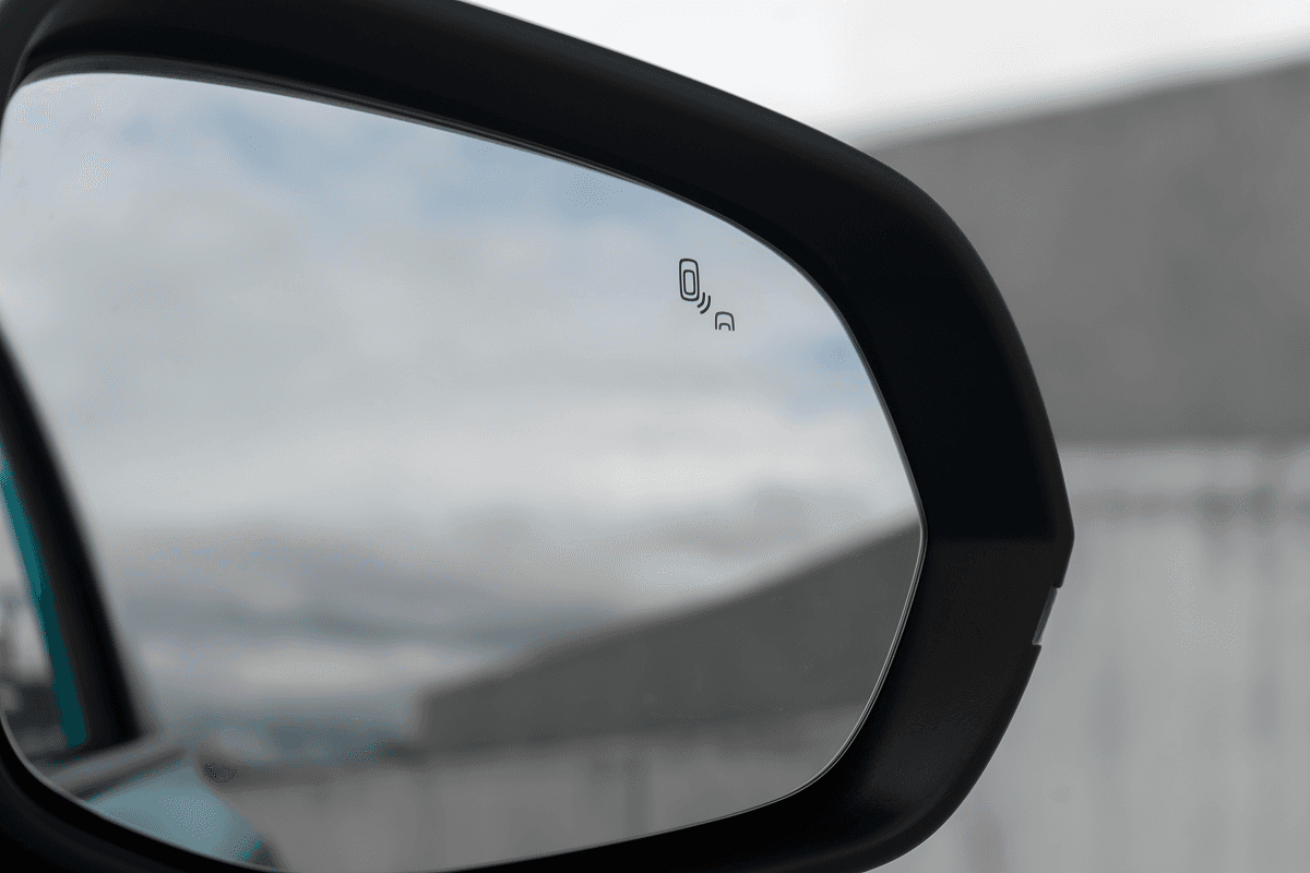 BAIC X55 side mirror showing alert indicator